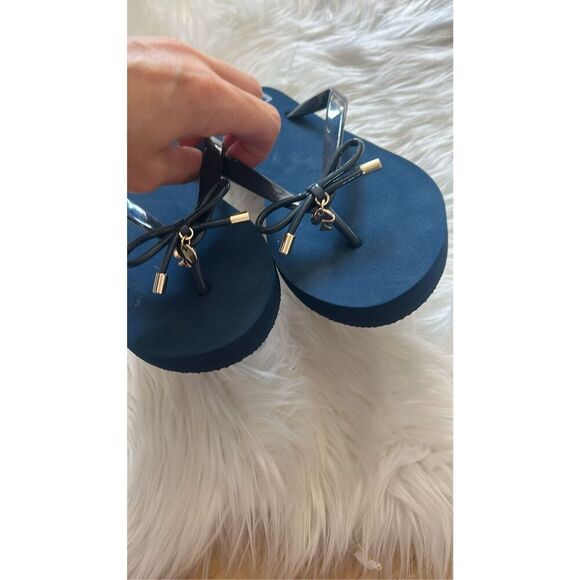 Kate Spade Navy Blue Bow Detail Charm Flip Flops Sandals Size 9-10 - Picture 3 of 5
